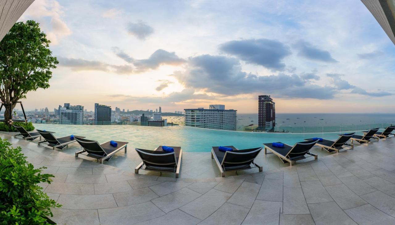 Somerset Pattaya Bagian luar foto The rooftop pool at the U Sathorn
