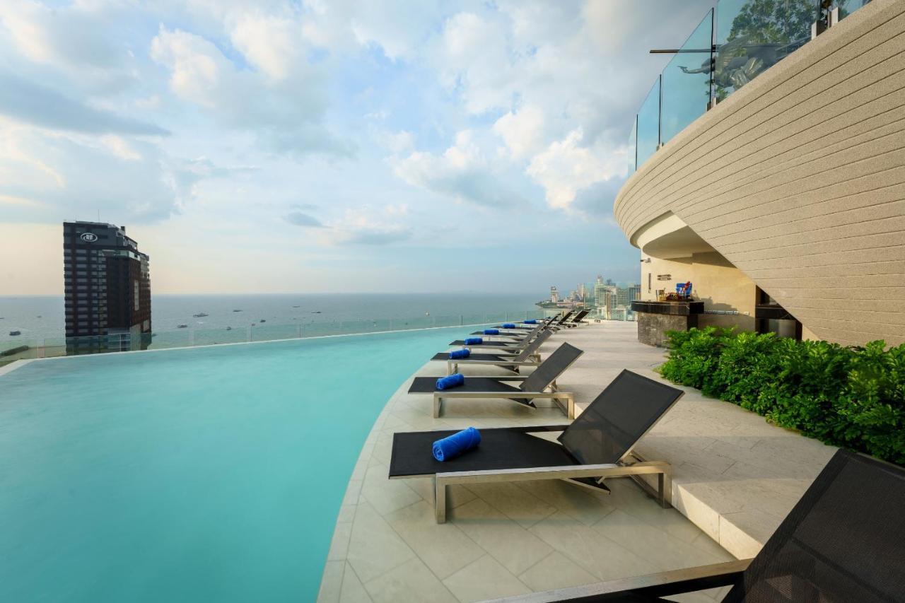 Somerset Pattaya Bagian luar foto Infinity pool at the 39th floor